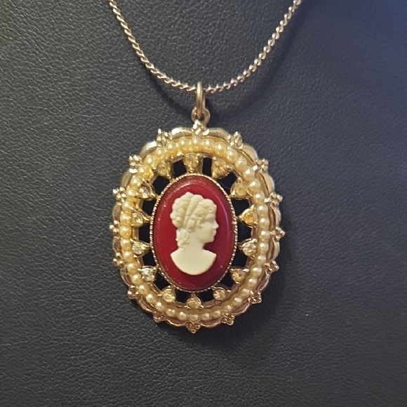 Coro Pegasus Gold Tone Cameo Pendant Necklace in Red and Ivory Toned Lucite - Picture 3 of 4